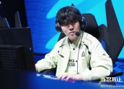 爱游戏-包含Rookie重返赛场，领先优势明显首场状态出色，G2观众沸腾！上演精彩一战的词条