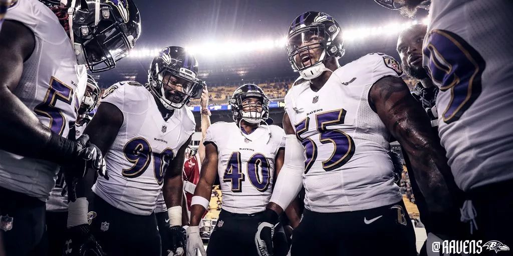 羽毛球友谊赛，岭南铁骑队与江畔海豚队鏖战，VAR改判成焦点！禁区内连续解围(亚狮龙羽毛球1)